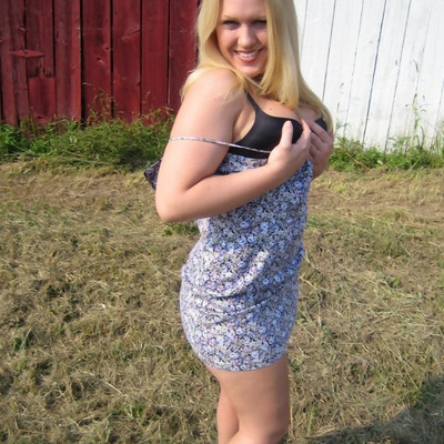 Bangin Becky - Sun Dress On The Farm
