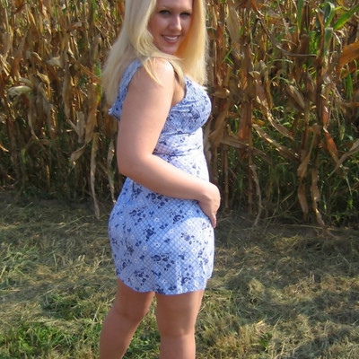 Bangin Becky - Getting Naked In A Cornfield