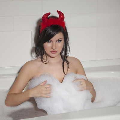 Miss Korina Bliss - Duckie Bath