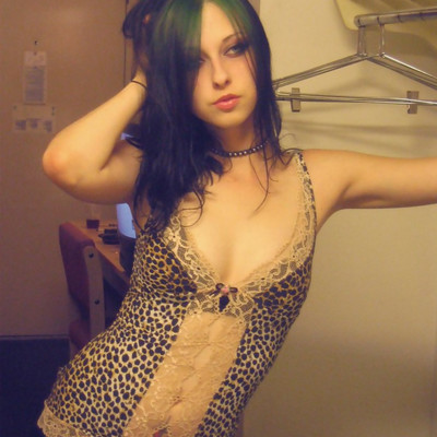 Liz Vicious - Green Hair And Green Vibe