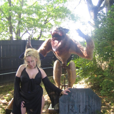 Bangin Becky - Vampire Girl In A Grave Yard